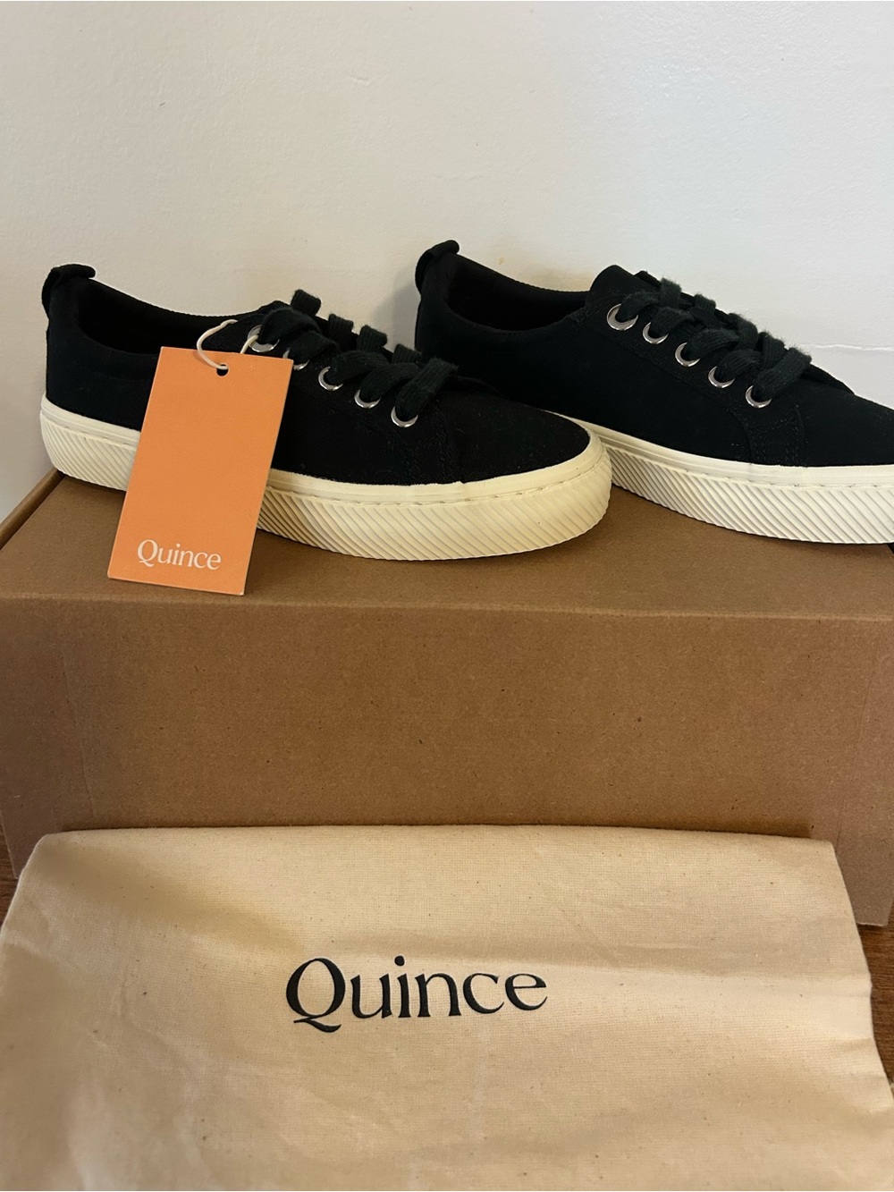 Quince Black Organic Canvas Low-Top Sneakers with Cream Soles size 5 NWT